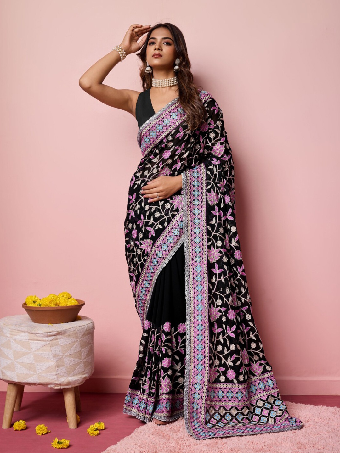 

VAIRAGEE Floral Embroidered Saree, Black