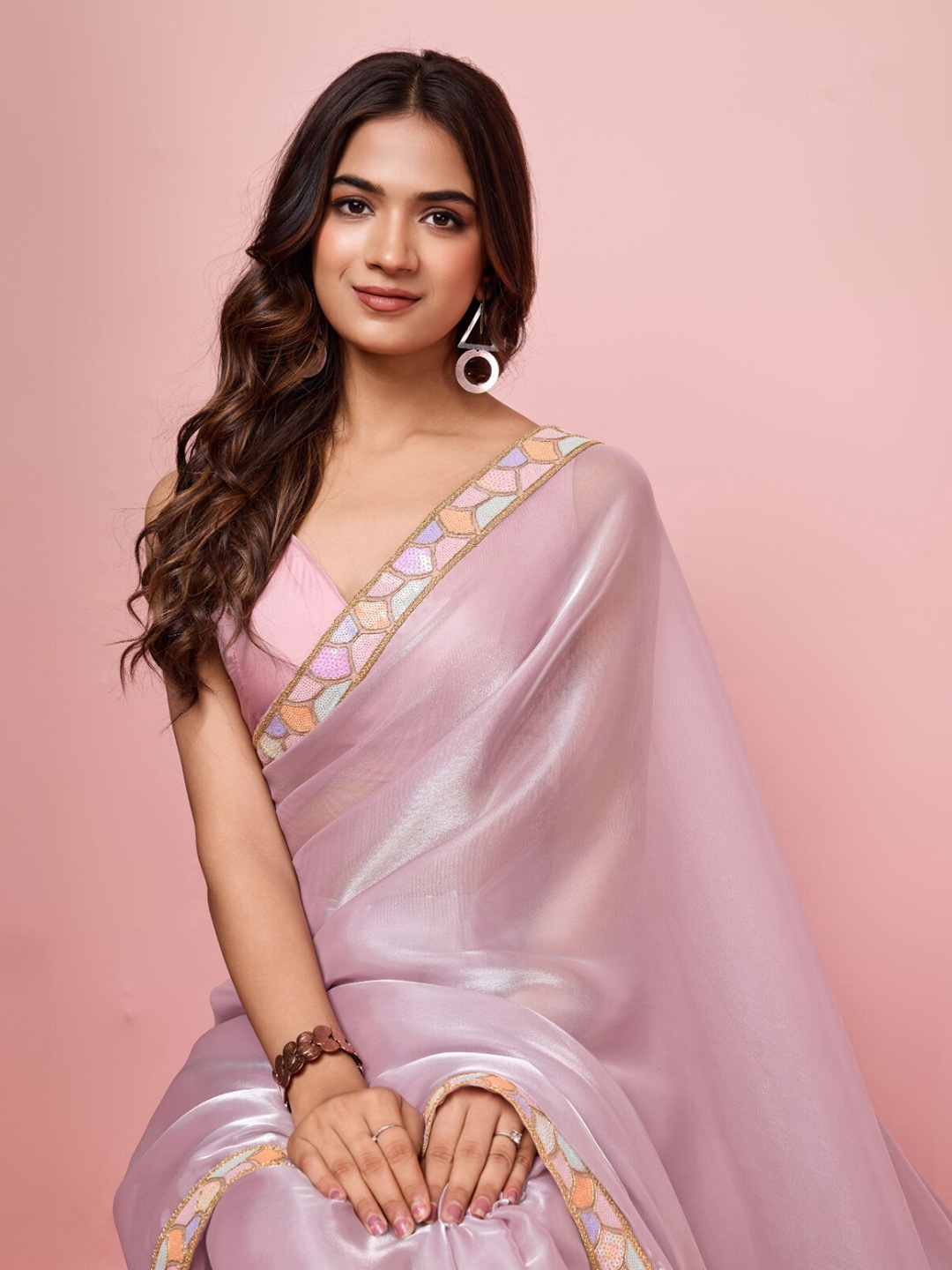 

VAIRAGEE Solid Sequinned Saree, Mauve