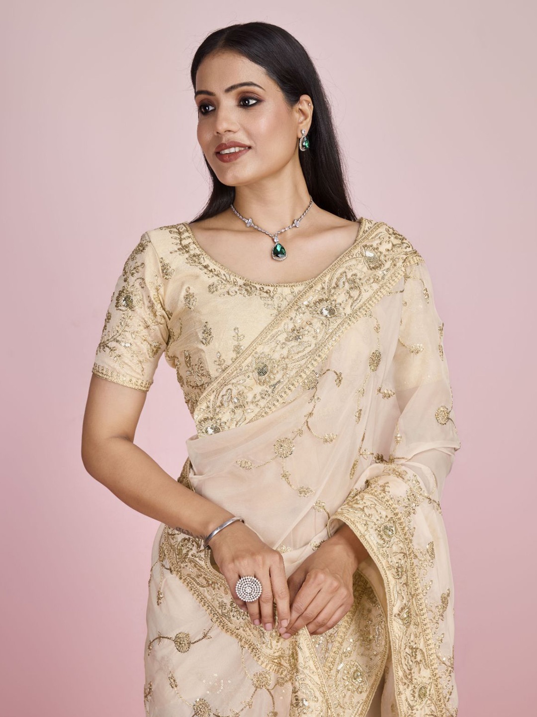 

VAIRAGEE Floral Embroidered Organza Saree, Cream