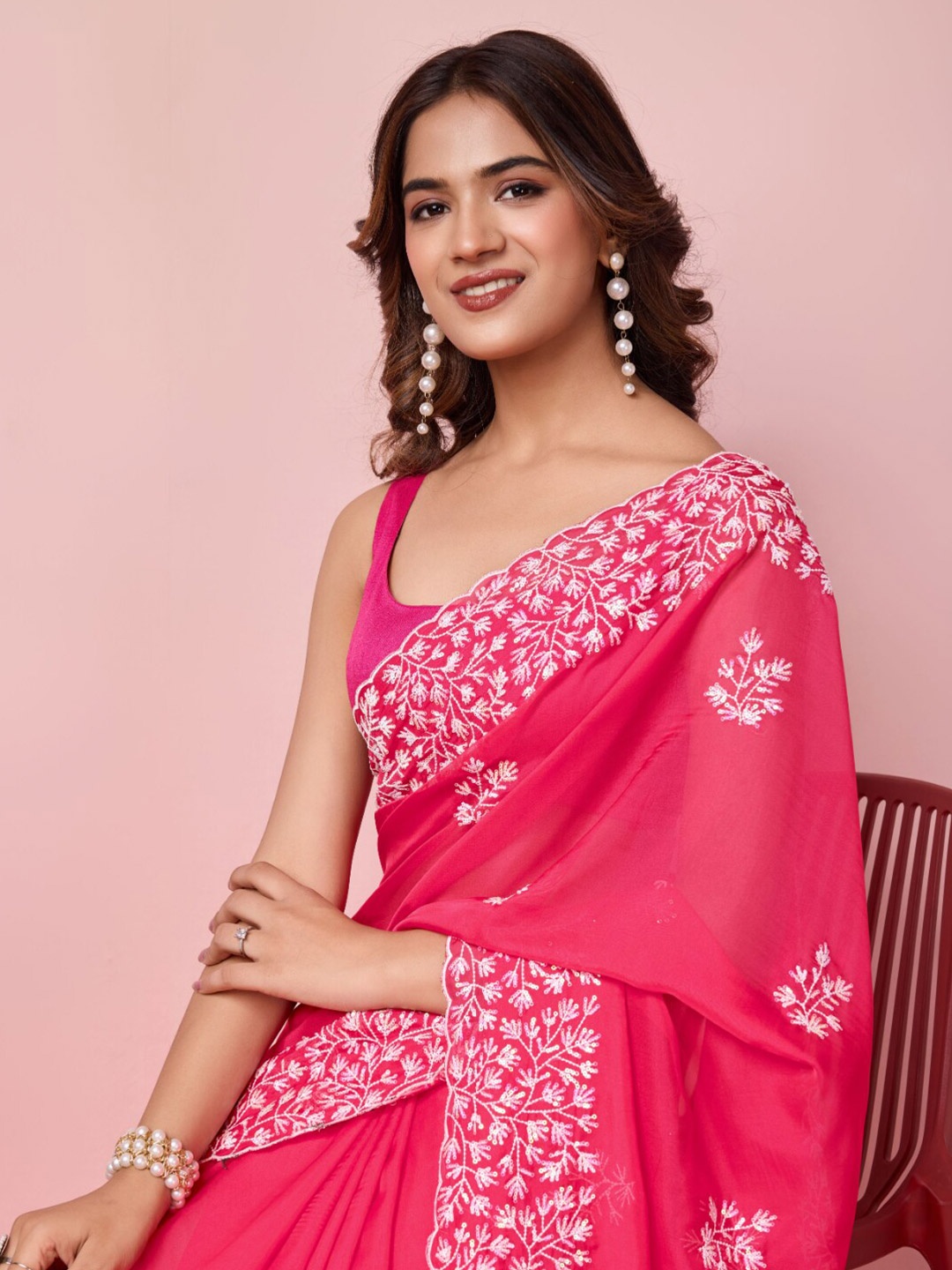 

VAIRAGEE Floral Sequinned Organza Saree, Pink