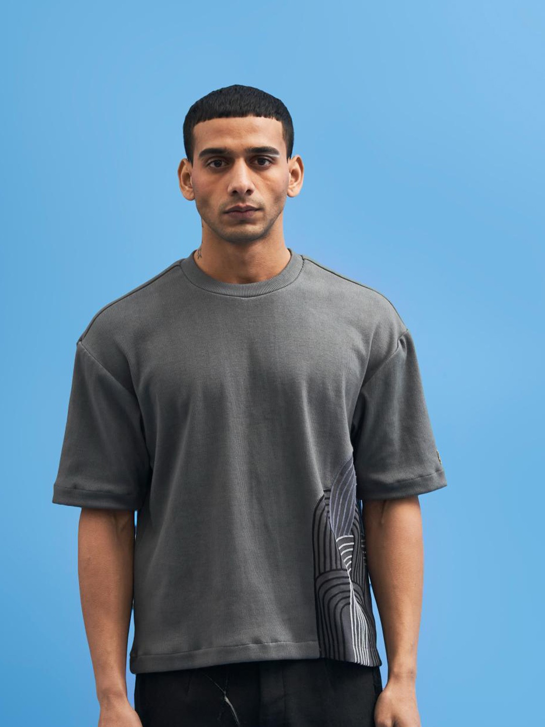 

Siddhant Agrawal Men Pockets Cotton Solid T-shirt, Grey