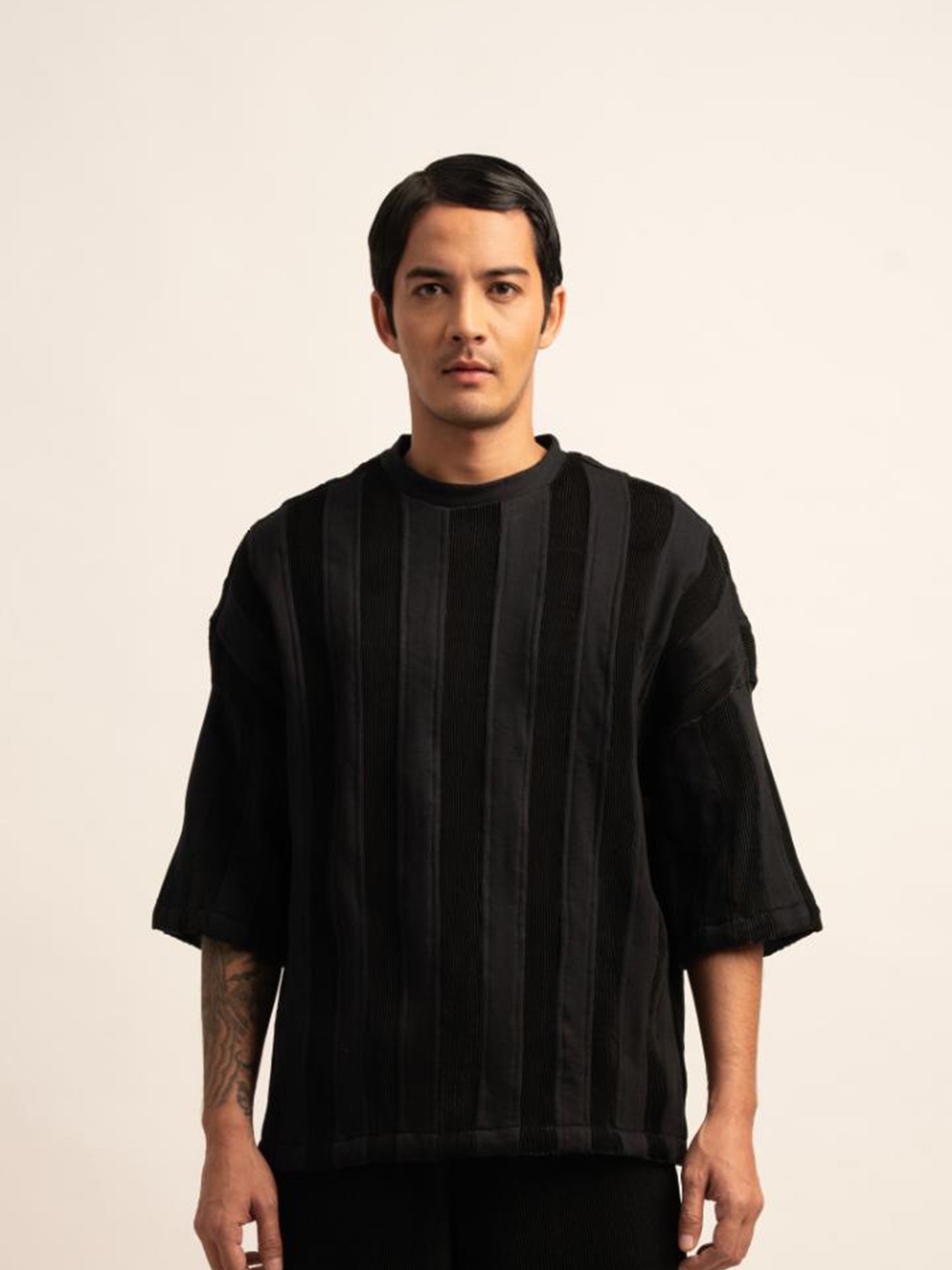 

Siddhant Agrawal Men Extended Sleeves Monochrome T-shirt, Black