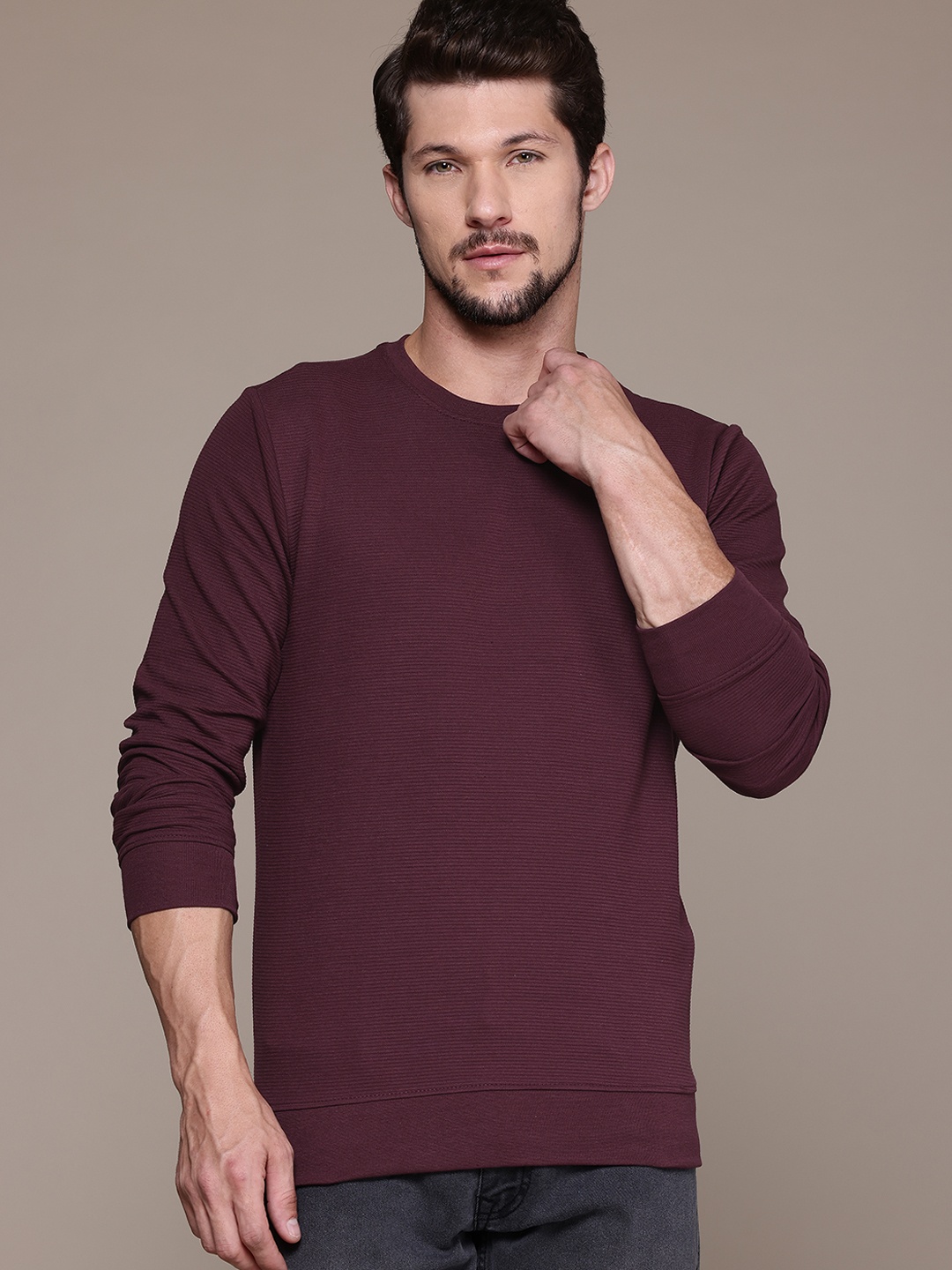 

Roadster Men Solid T-shirt, Maroon