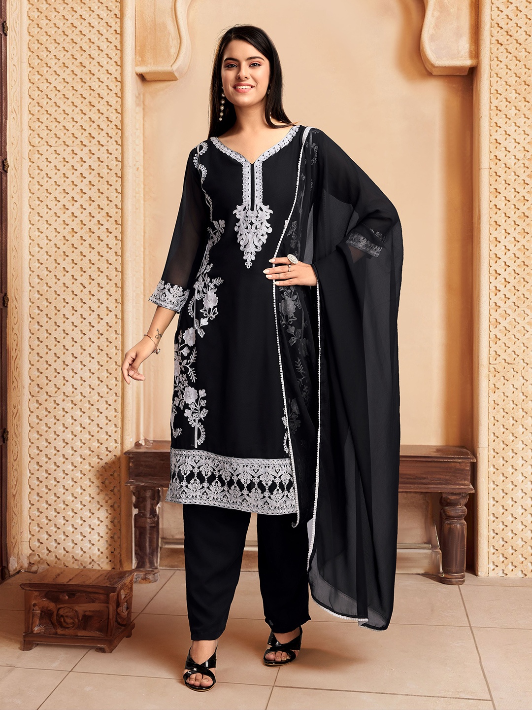 

House of Pataudi Embroidered Straight Kurta With Trouser & Dupatta Set, Black