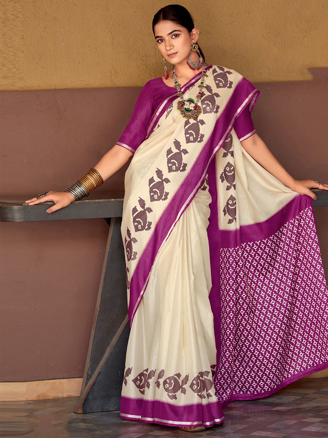 

Satrani Floral Zari Saree, Magenta