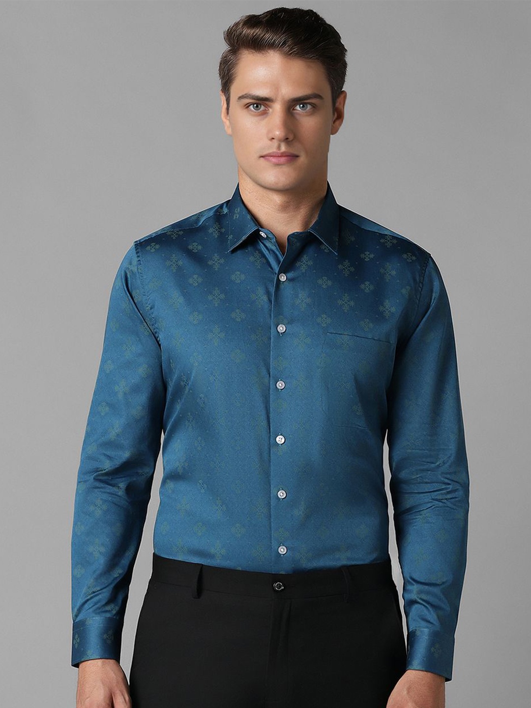 

Louis Philippe Men Slim Fit Opaque Formal Shirt, Green