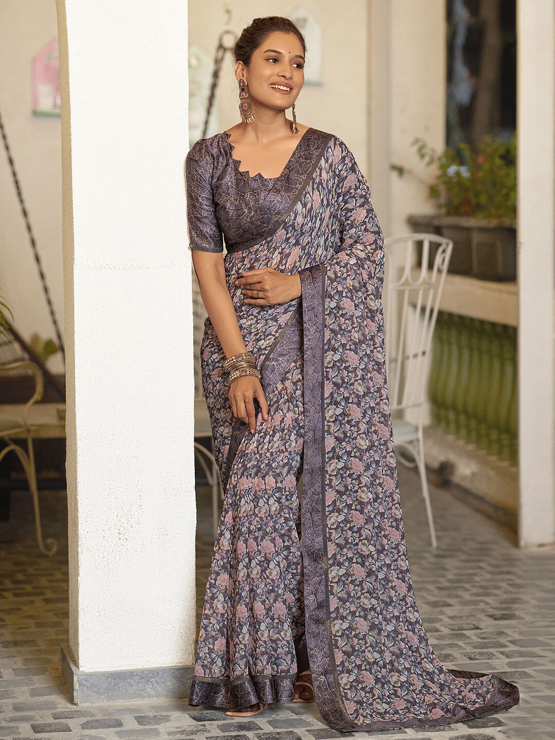 

Mitera Floral Pure Georgette Saree, Mauve
