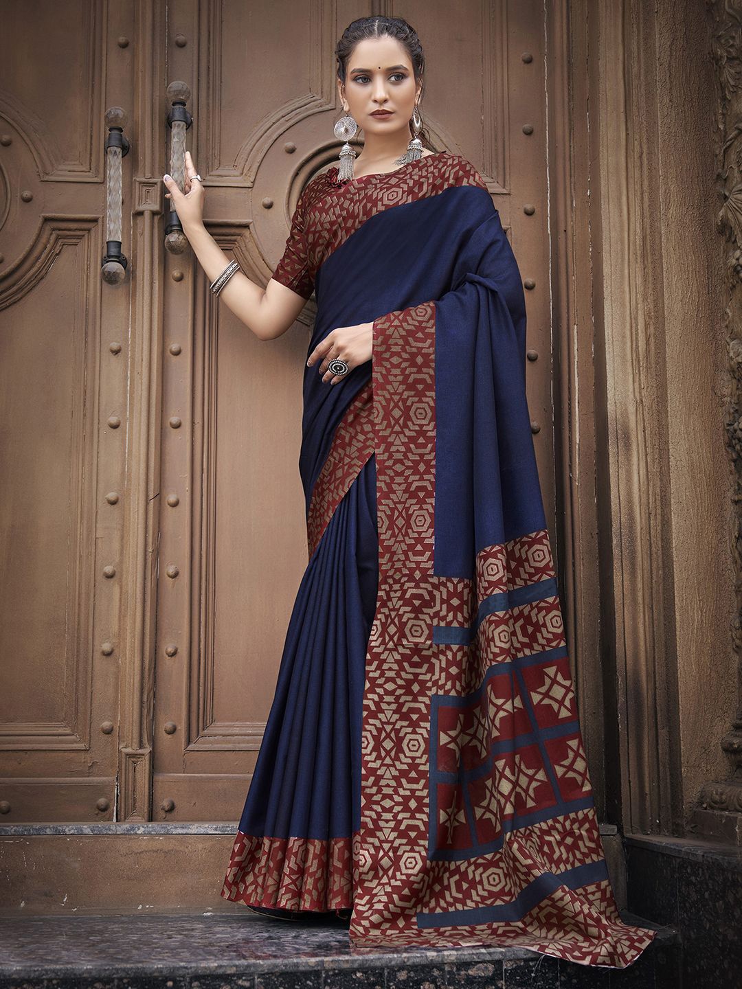 

Mitera Geometric Printed Art Silk Designer Saree, Maroon