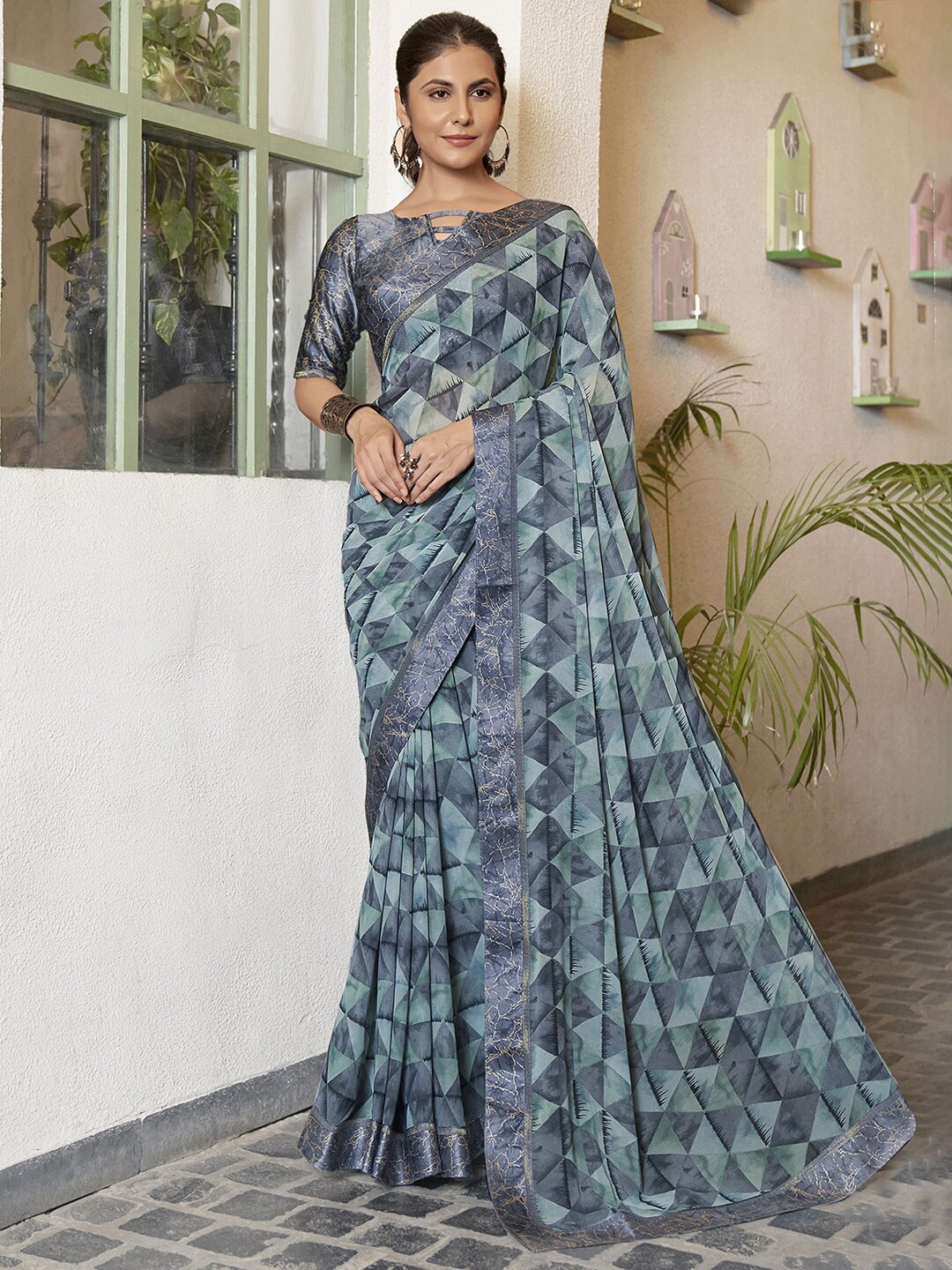 

Mitera Pure Georgette Saree, Grey