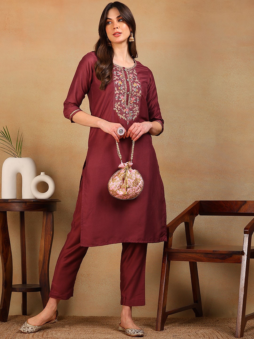 

Anouk Women Ethnic Motifs Yoke Design Flared Sleeves Thread Work Kurta, Mauve