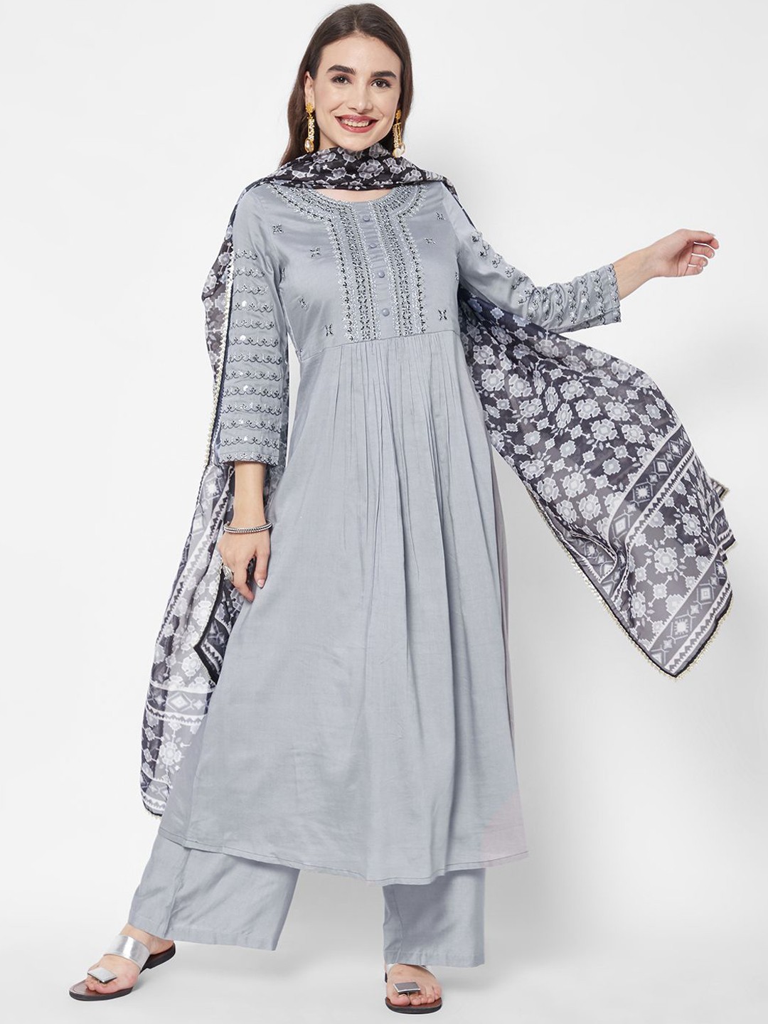

HEEPOSH Women Ethnic Motifs Embroidered Empire Thread Work Kurta with Palazzos & With Dupatta, Black