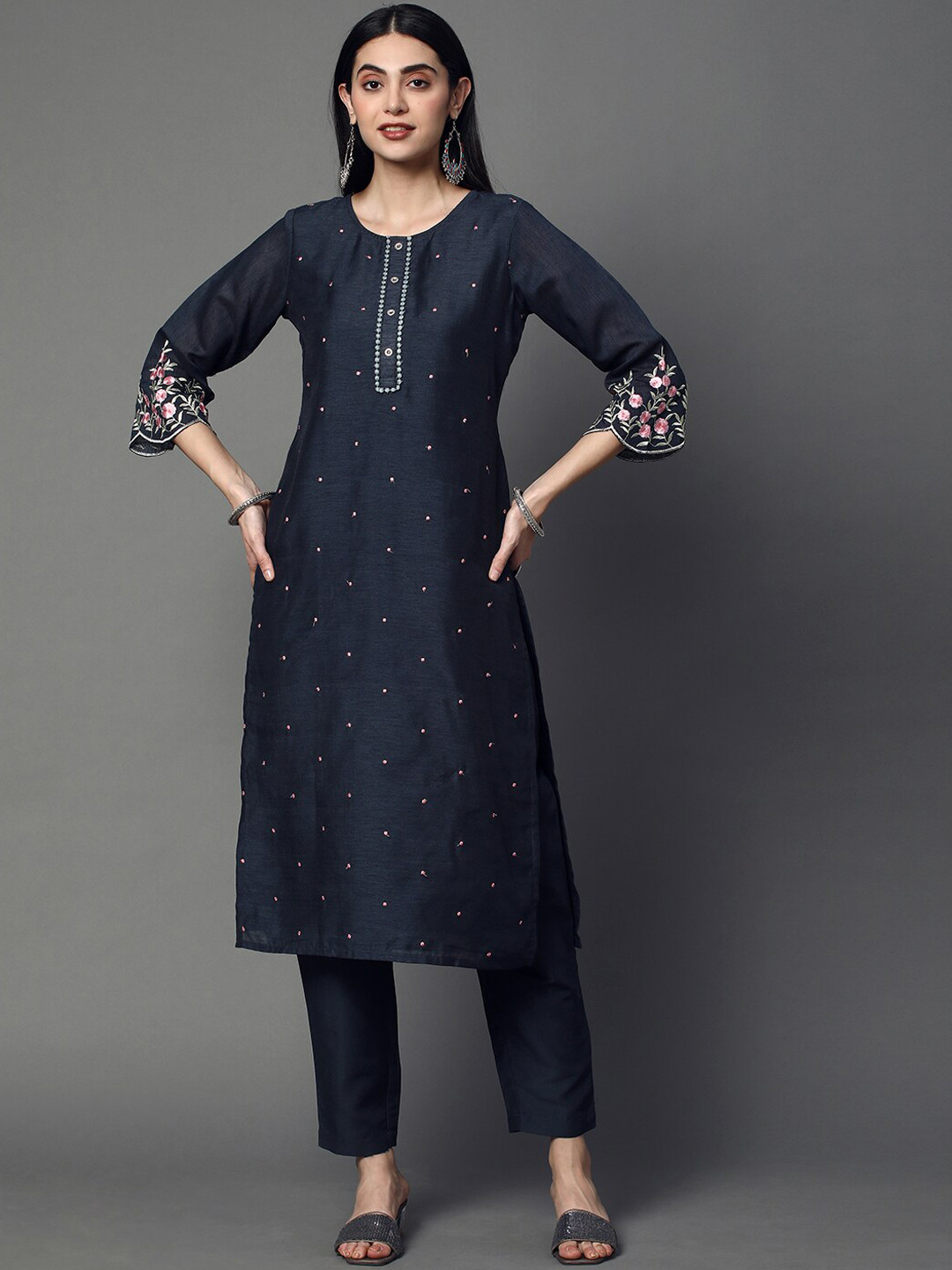 

HEEPOSH Women Ethnic Motifs Embroidered Layered Thread Work Chanderi Silk Kurta with Trousers & With Dupatta, Navy blue