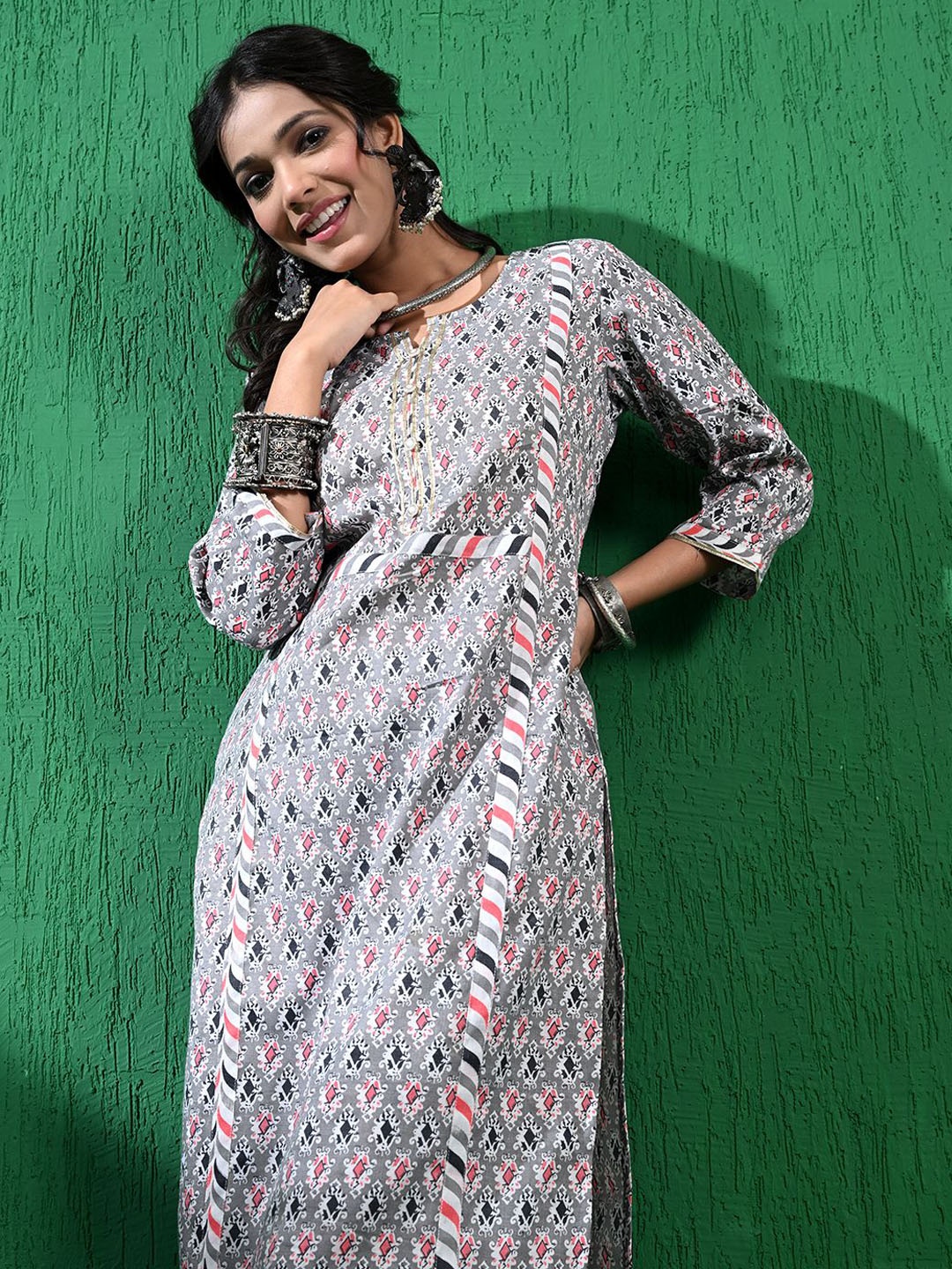 

Sangria Ethnic Motifs Printed Straight Kurta With Trouser, Grey