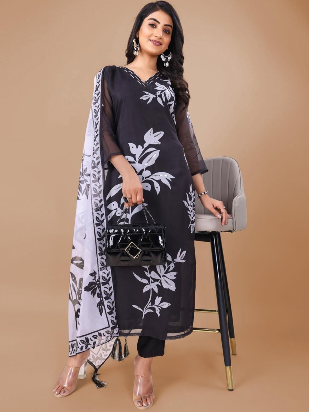 

S.K.C Women Printed Regular Kurta with Trousers & With Dupatta, Black