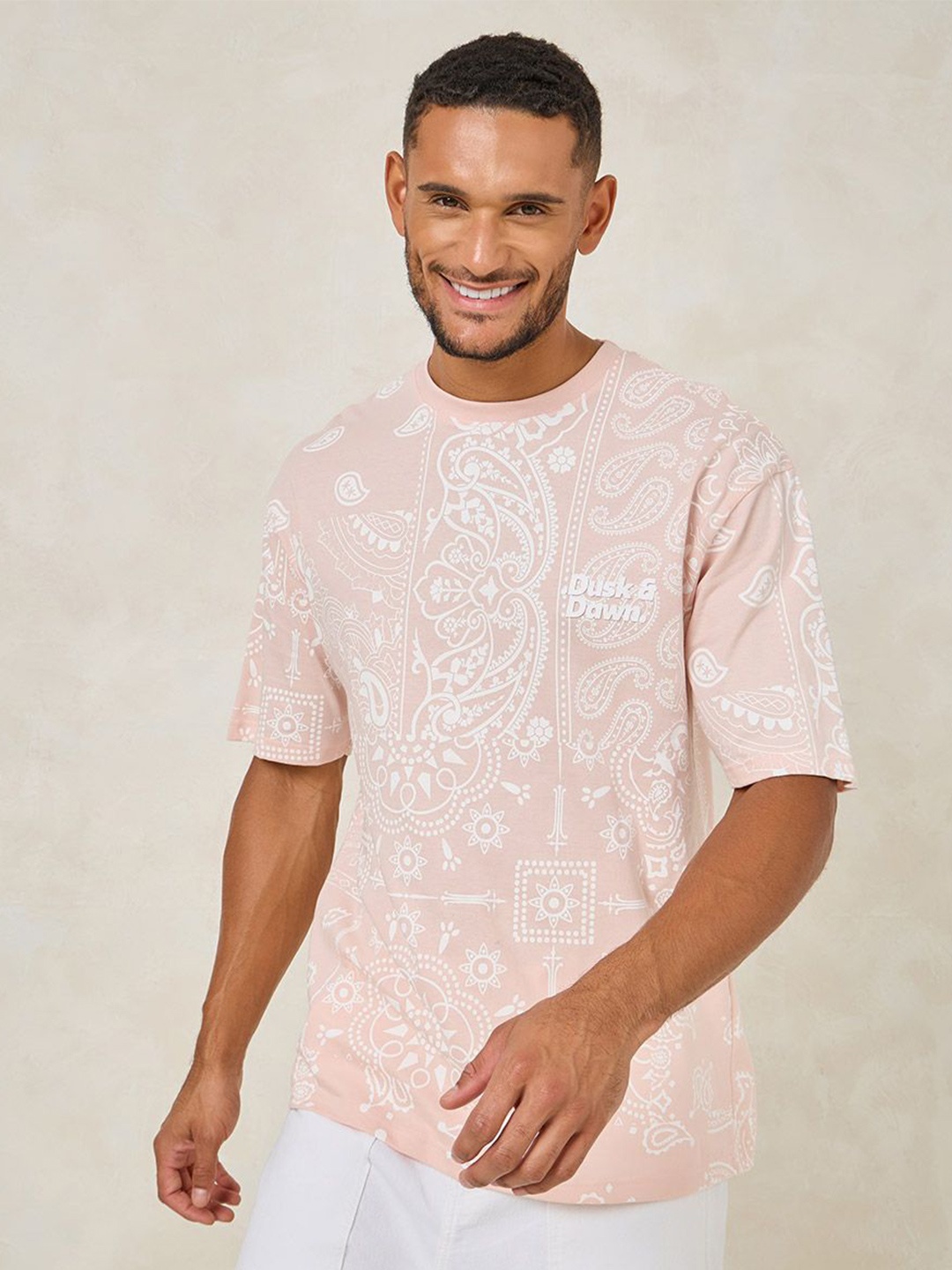 

Styli Men Pink Paisley Print Acid Wash Oversized T-Shirt