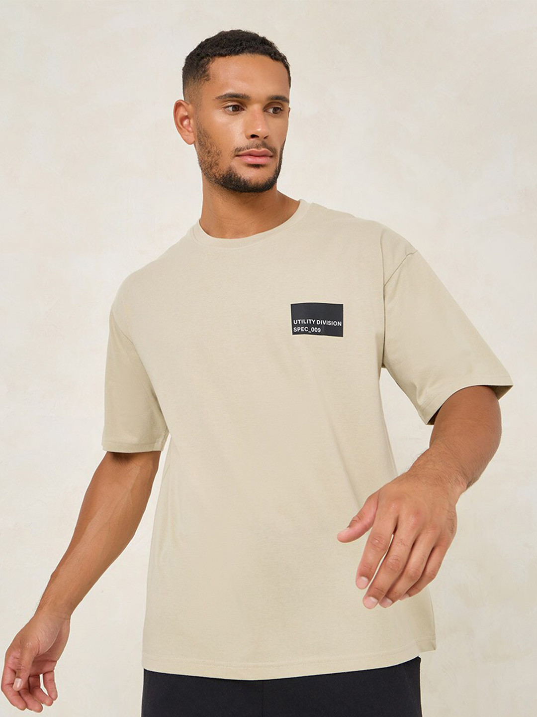

Styli Men Khaki Minimal Chest Sticker Print Oversized T-shirt
