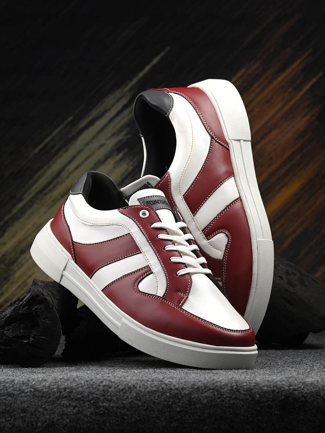 

CLOG LONDON Men Colourblocked Sneakers, Maroon