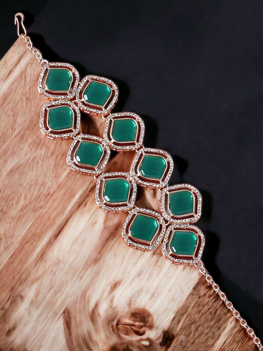

OOMPH Gold-Plated Kundan Link Bracelet