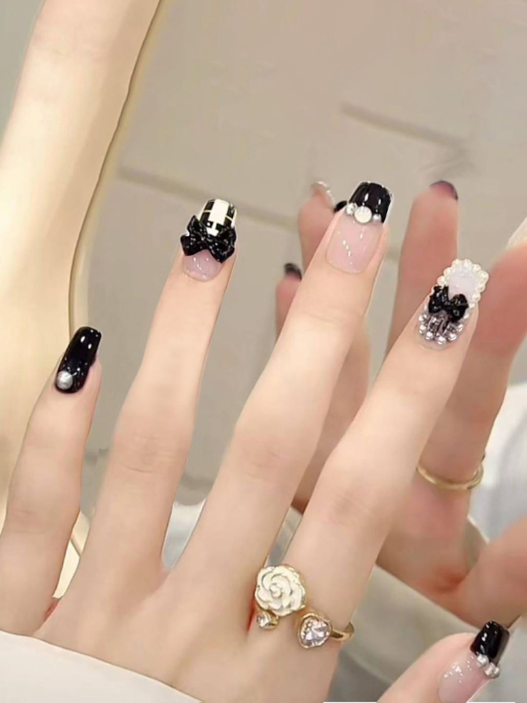 

Secret Lives Set Of 24 Glossy Bow & Check Design Press On Nails - Black
