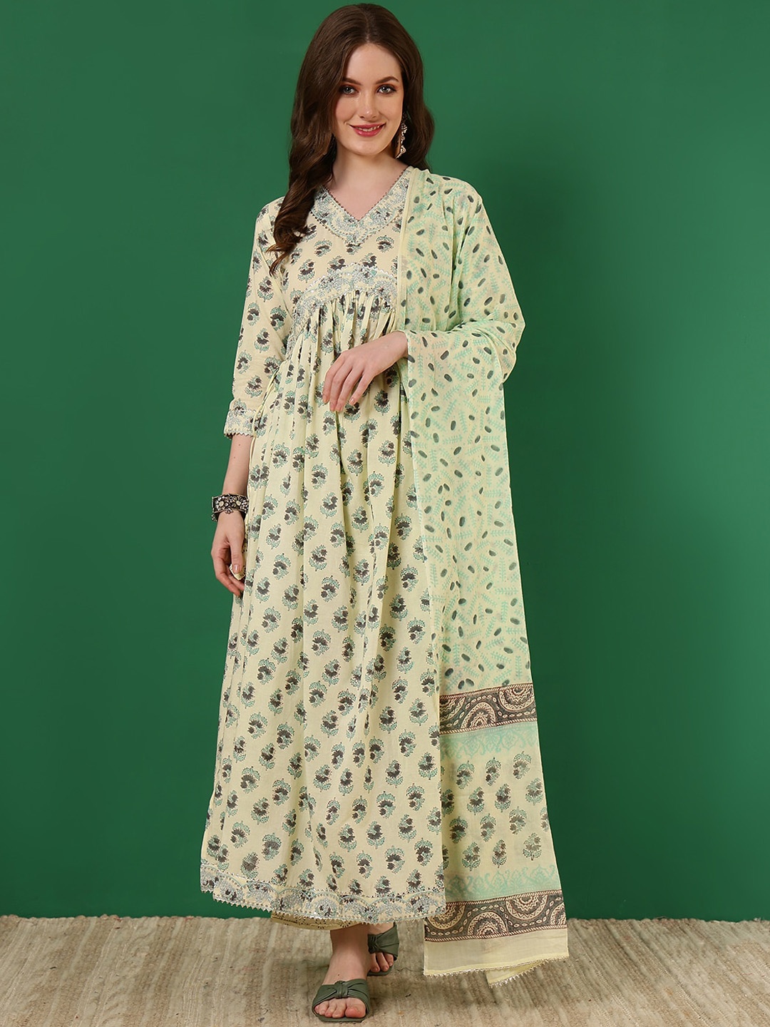 

GLAM ROOTS Women Floral Printed Empire Pure Cotton Kurta with Trousers & Dupatta, Yellow