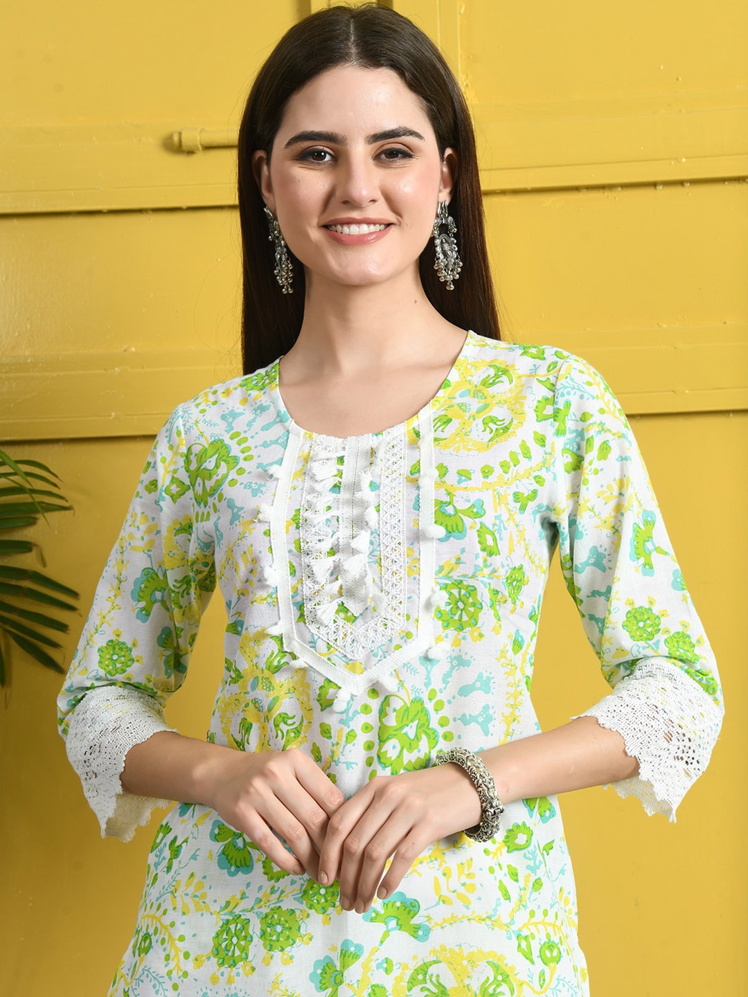 CRENOL THREADS Women Floral Printed Thread Work Kurta, Green