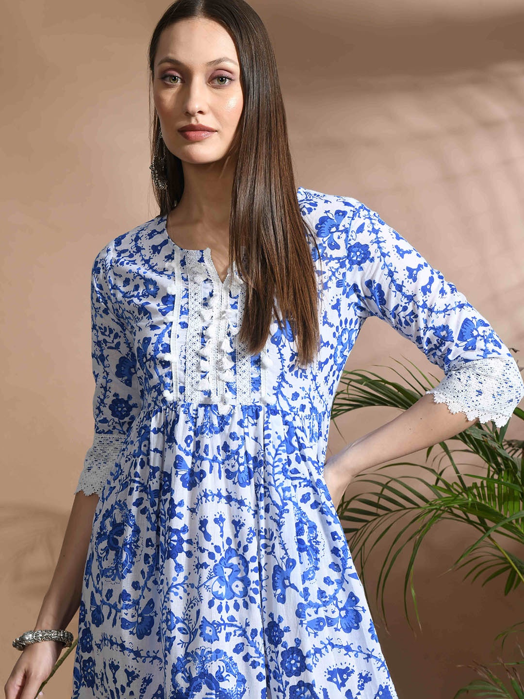 

CRENOL THREADS Women Floral Printed Thread Work Kurta, Blue