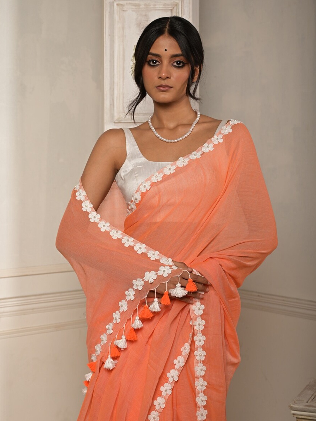 

HUTS AND LOOMS Floral Lace Embellished Border Cotton Saree, Peach