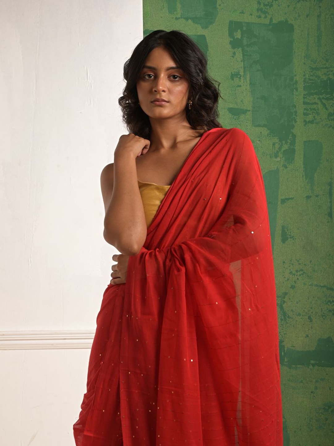 

HUTS AND LOOMS Embellished Sequinned Pure Cotton Saree, Red