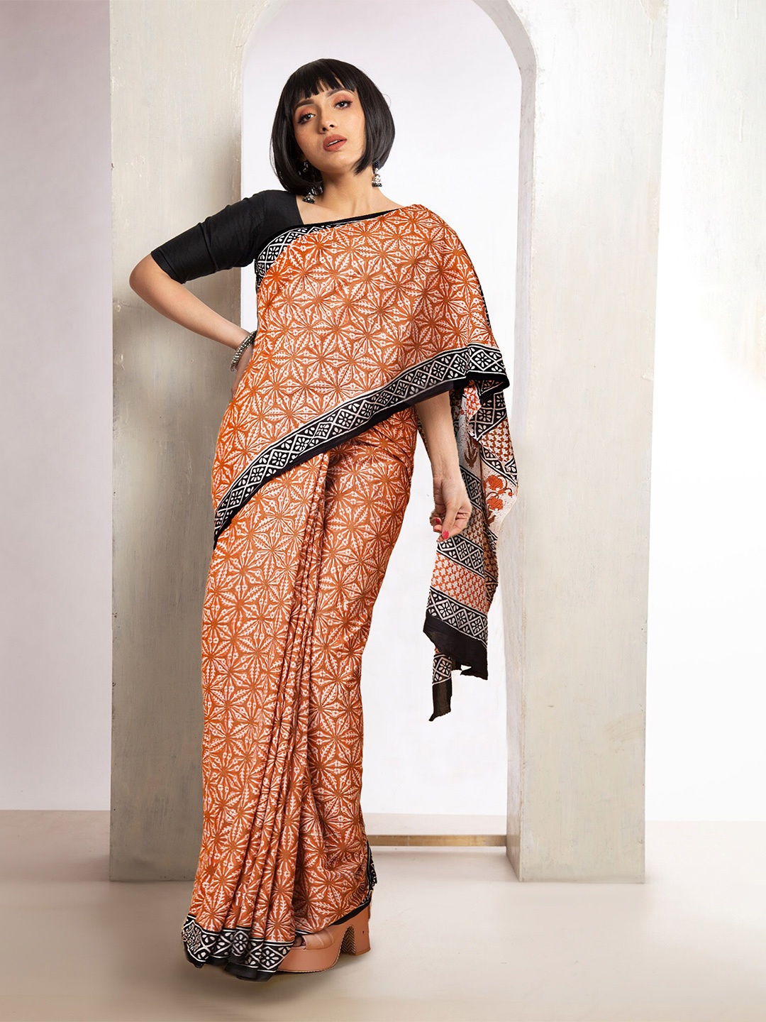 

Unnati Silks Floral Pure Cotton Handloom Bagru Saree, Brown