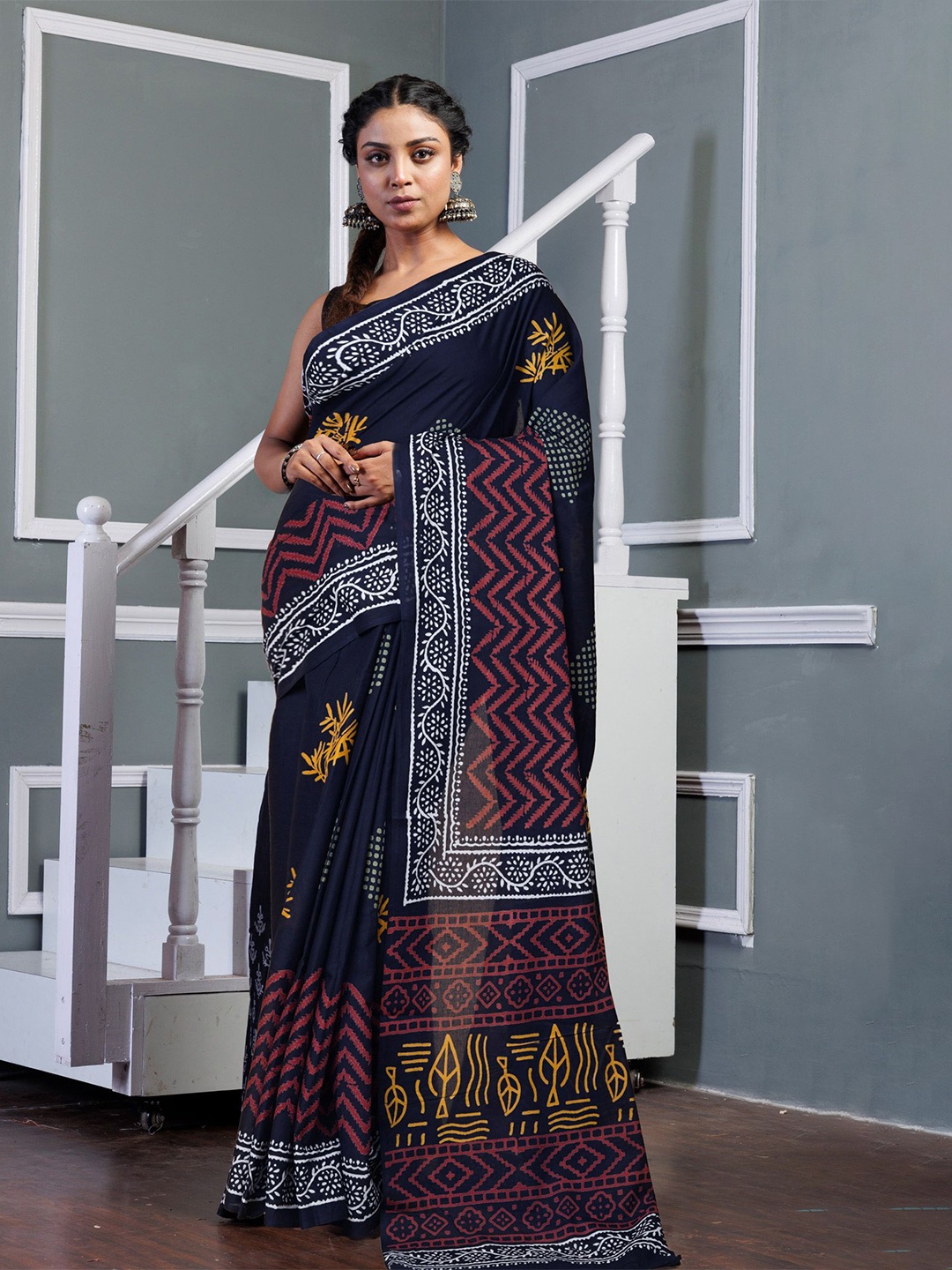

Unnati Silks Floral Pure Cotton Handloom Block Print Saree, Navy blue