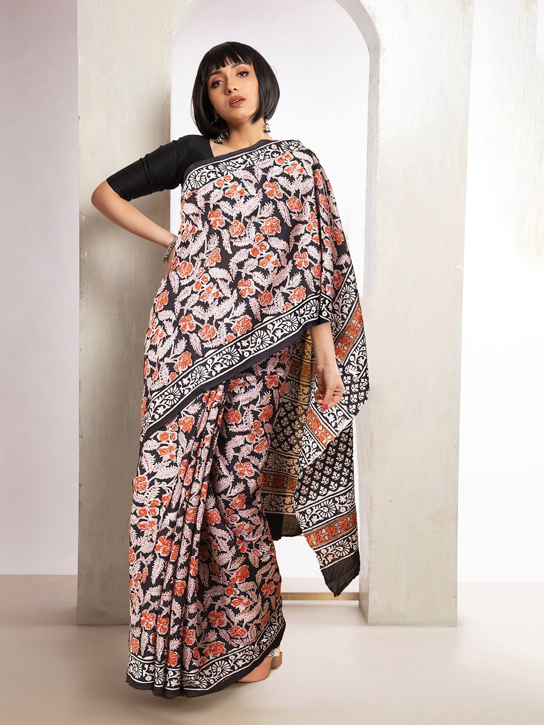 

Unnati Silks Floral Pure Cotton Handloom Bagru Saree, Black