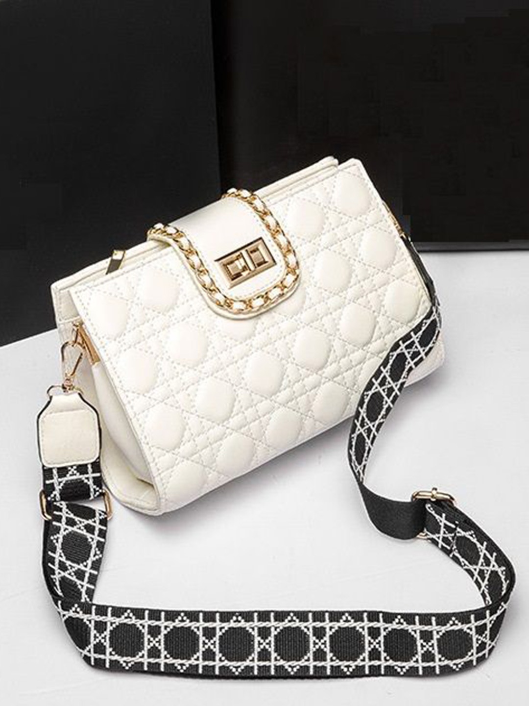 

Diva Dale PU Bucket Handheld Bag with Quilted Details, White