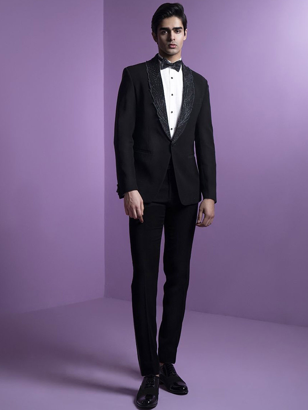 

CONTRAST BY PARTH Single-Breasted Five-Piece Formal Suit, Black
