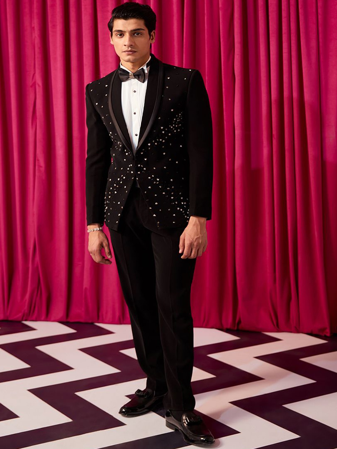 

CONTRAST BY PARTH MenEmbroidered SingleBreasted ThreePiece Formal Blazer and Trousers Suit, Black
