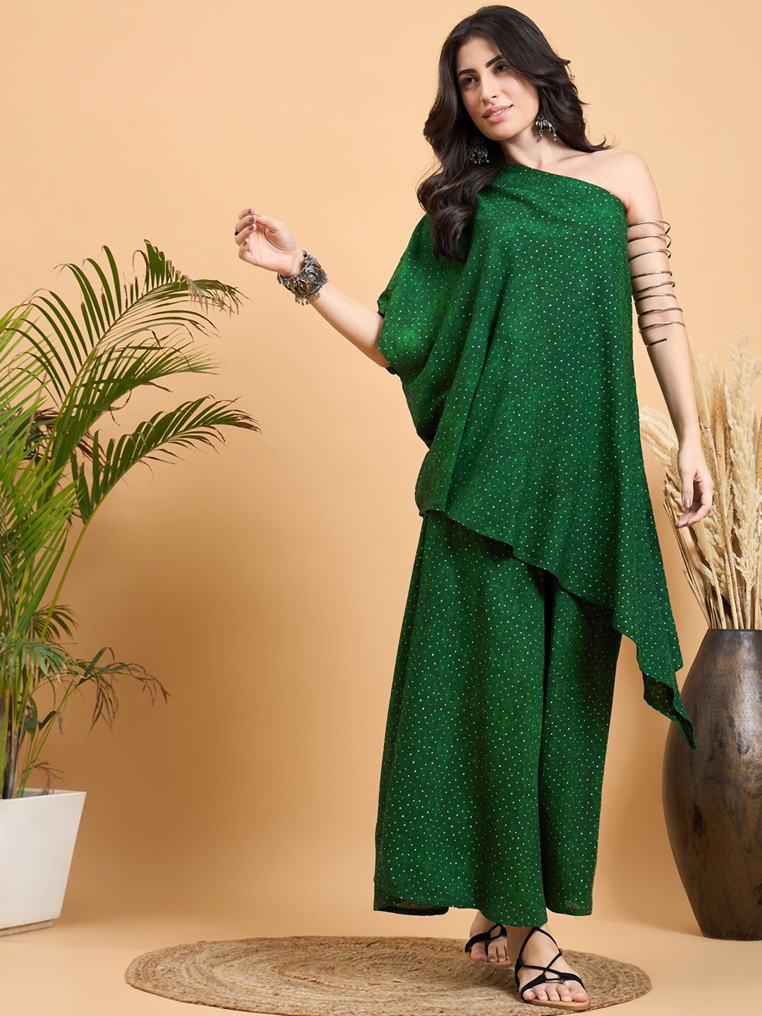 

InWeave Printed Regular A-Line Kurta with Palazzos, Green