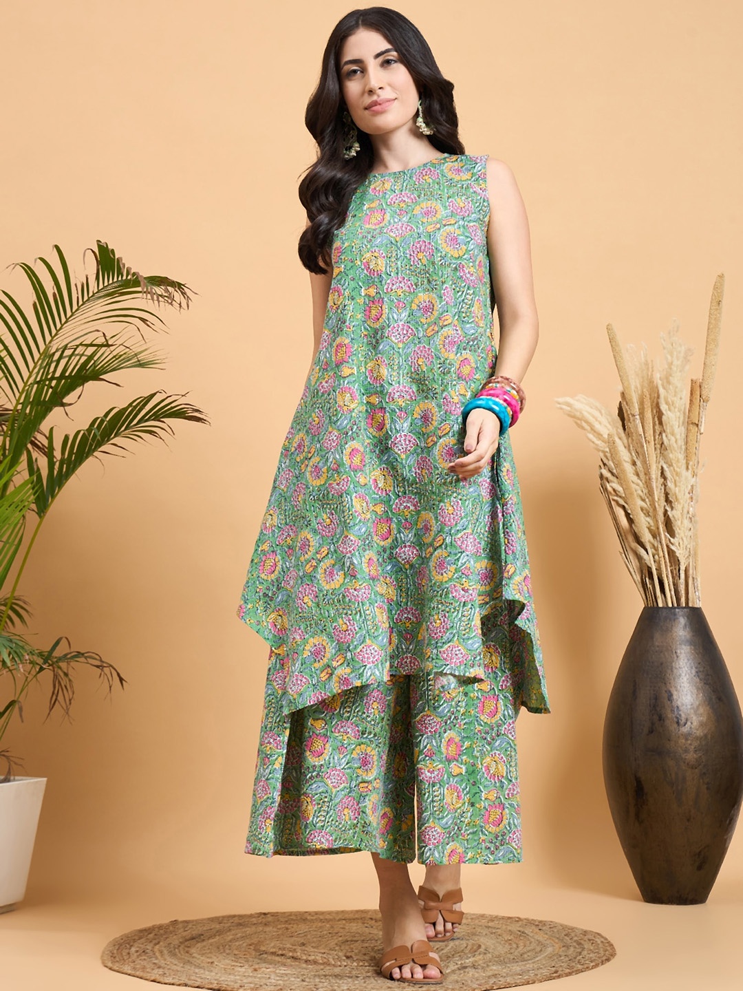 

InWeave Women Floral Printed Pure Cotton Kurta with Palazzos, Green