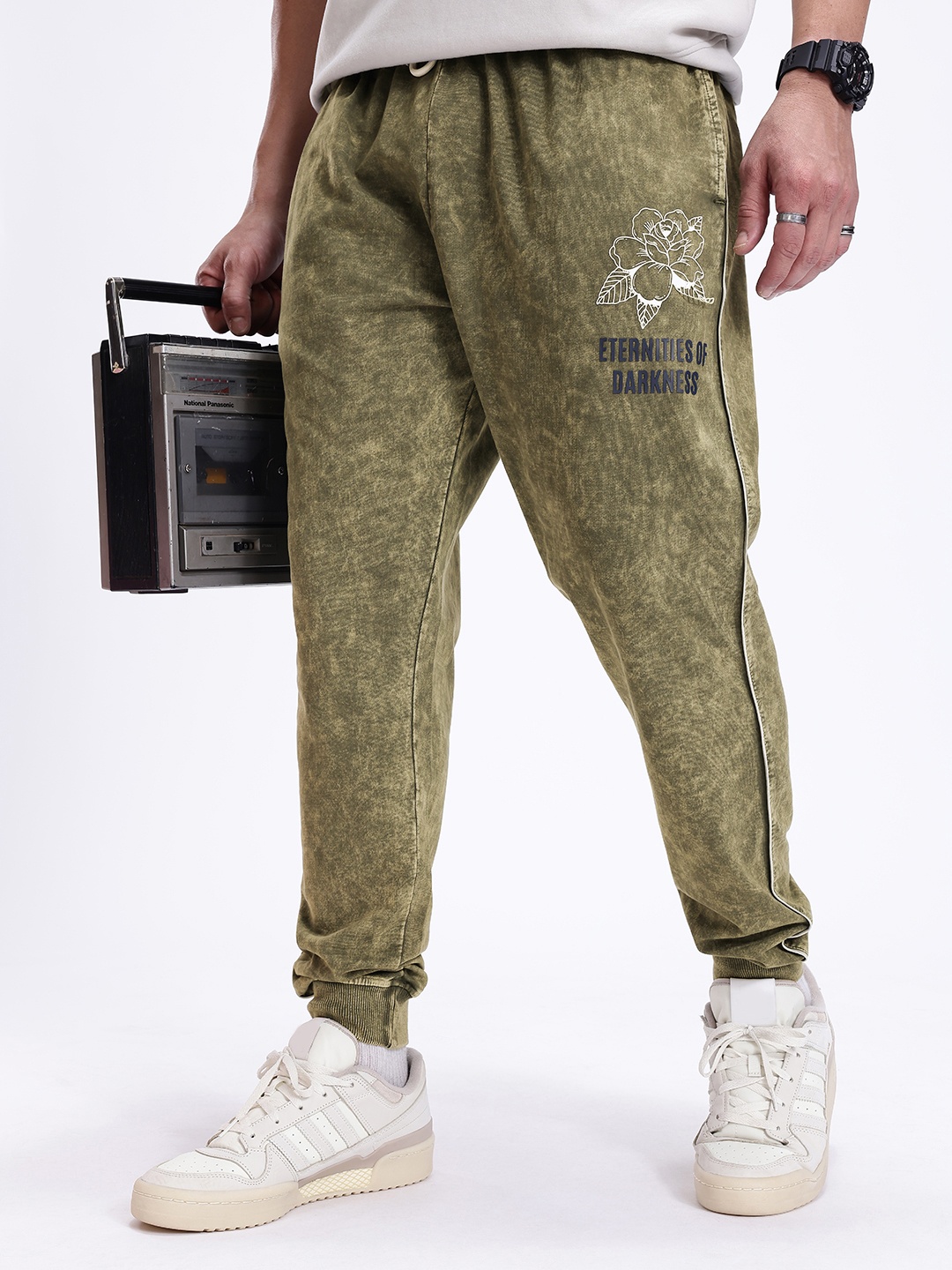 

Kook N Keech Men Pure Cotton Printed Washed Effect Relaxed Fit Joggers, Olive