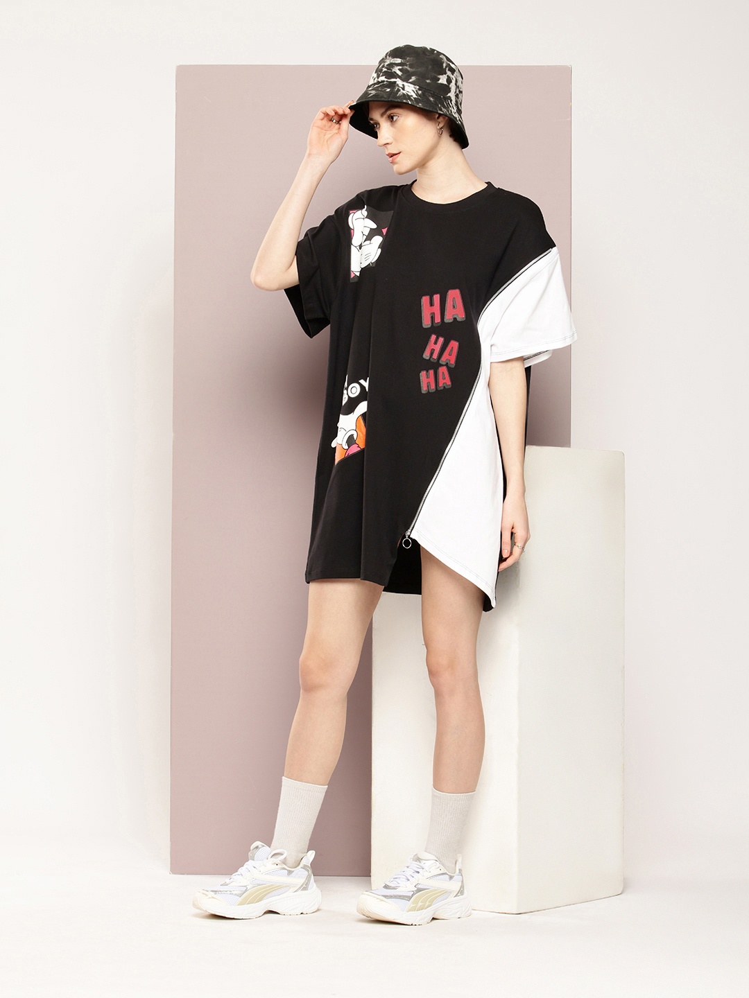 

Kook N Keech Pure Cotton Disney Printed Colourblocked Asymmetric T-shirt Dress, Black