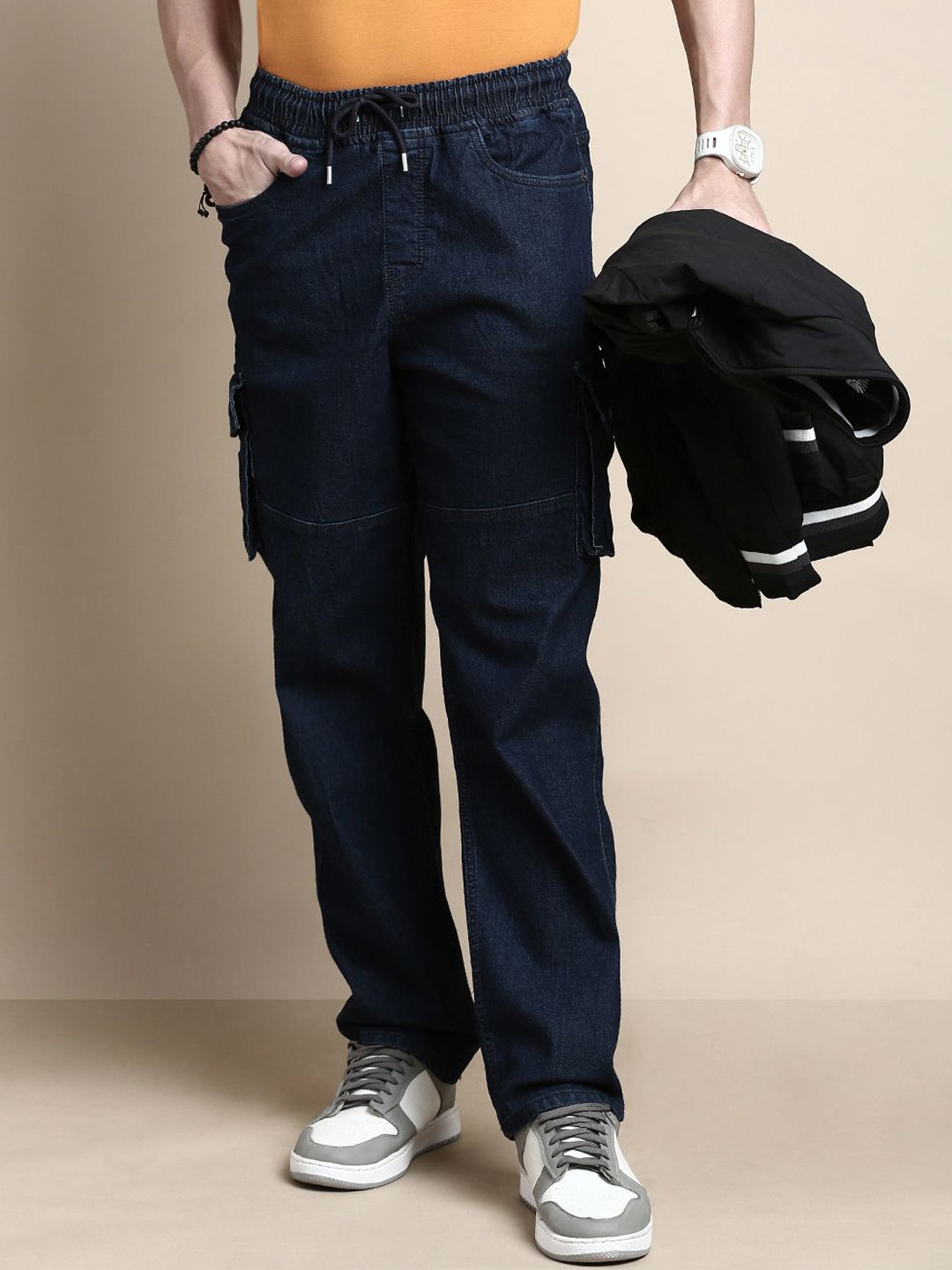 

Chennis Men Straight Fit Clean Look Dark Shade Stretchable Cargo Jeans, Navy blue