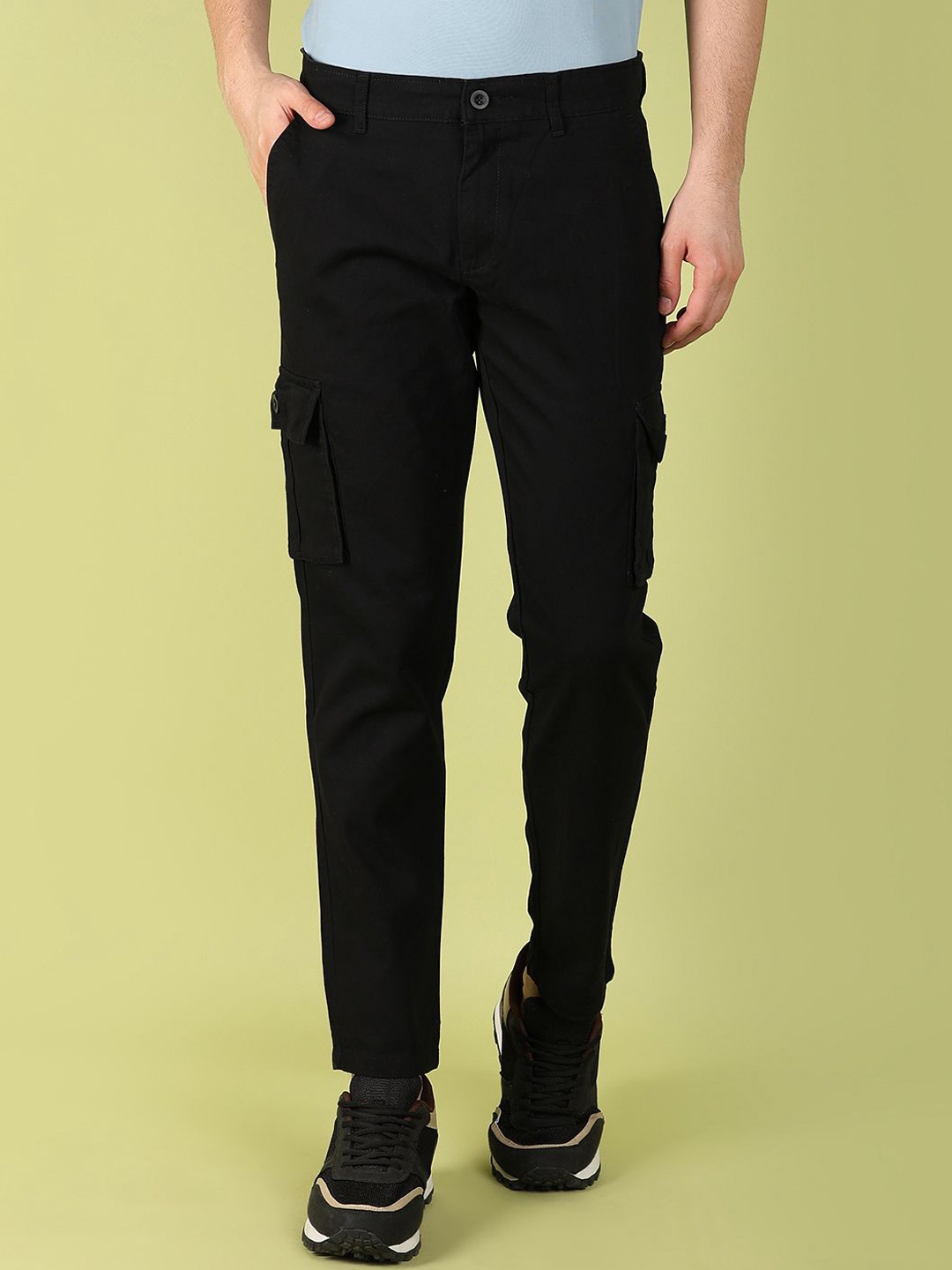 

V-Mart Men Cargos Trousers, Black