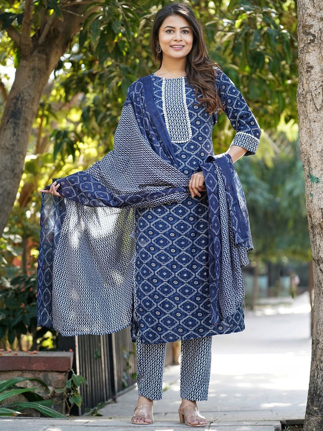 

Misti Exim Bandhani Printed Regular Kurta with Trousers & With Dupatta, Blue