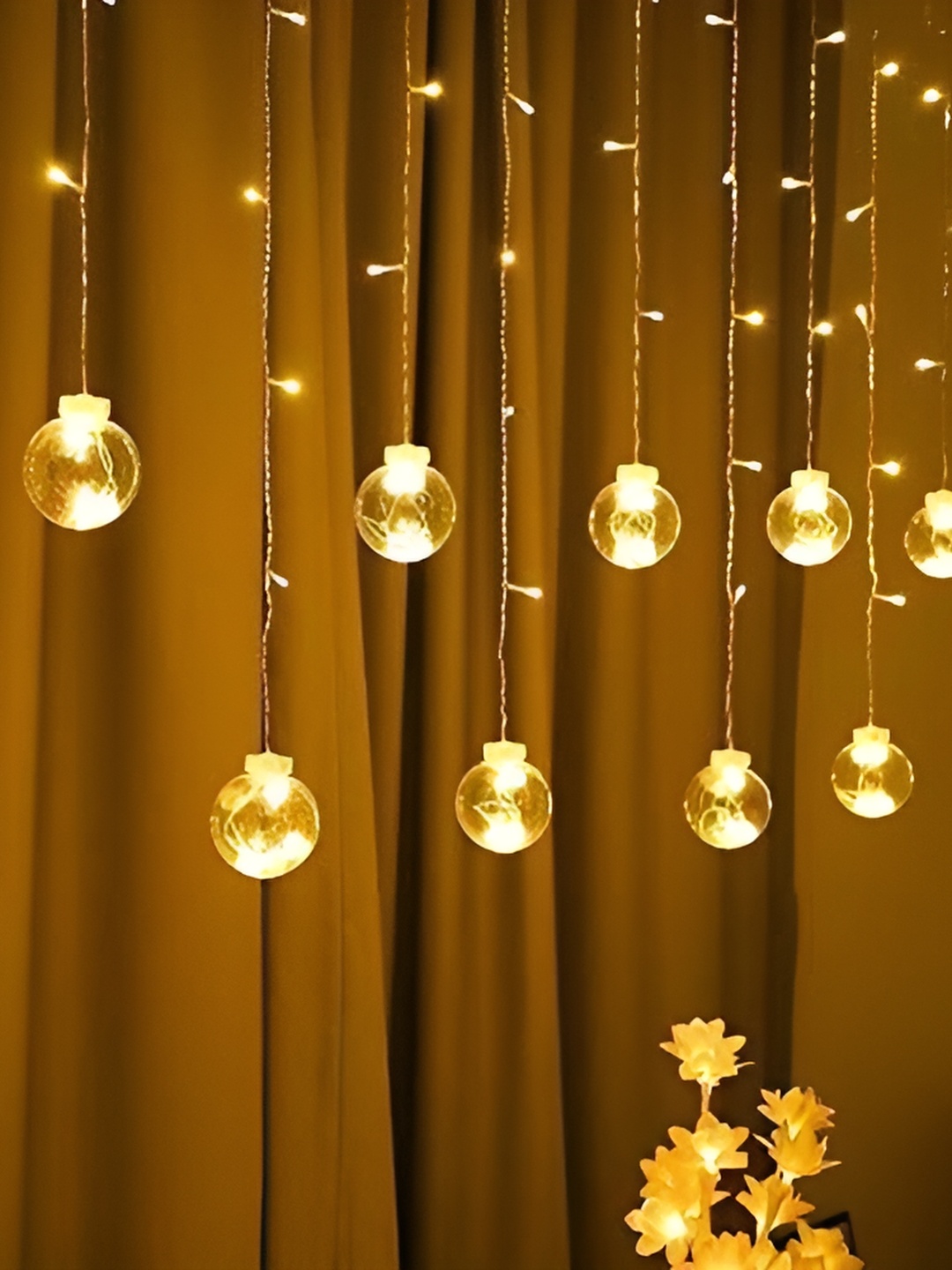 

SPARK WORLD Yellow Ball-Shaped String Lights