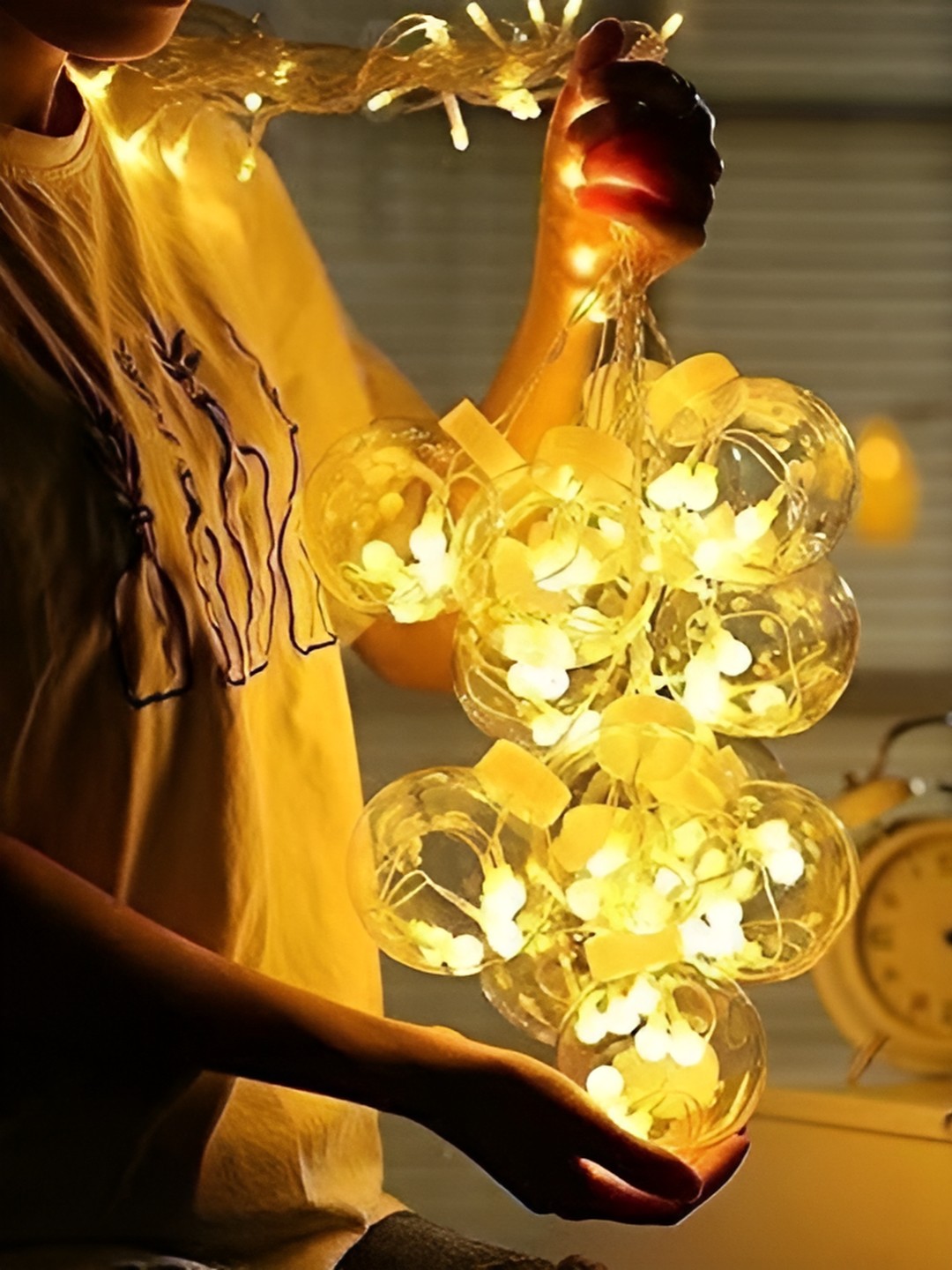 

SPARK WORLD Yellow Ball-Shaped String Lights
