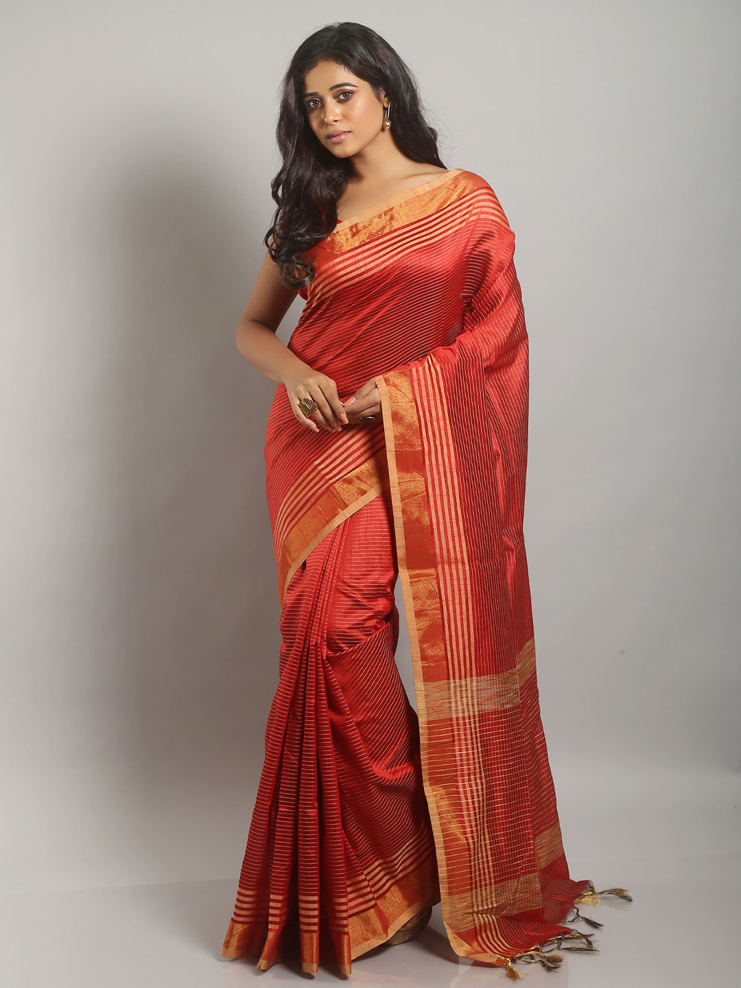 

Urbane Essence Striped Art Silk Saree, Maroon