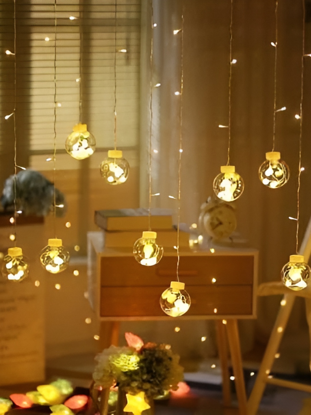 

SPARK WORLD Yellow Ball-Shaped String Lights
