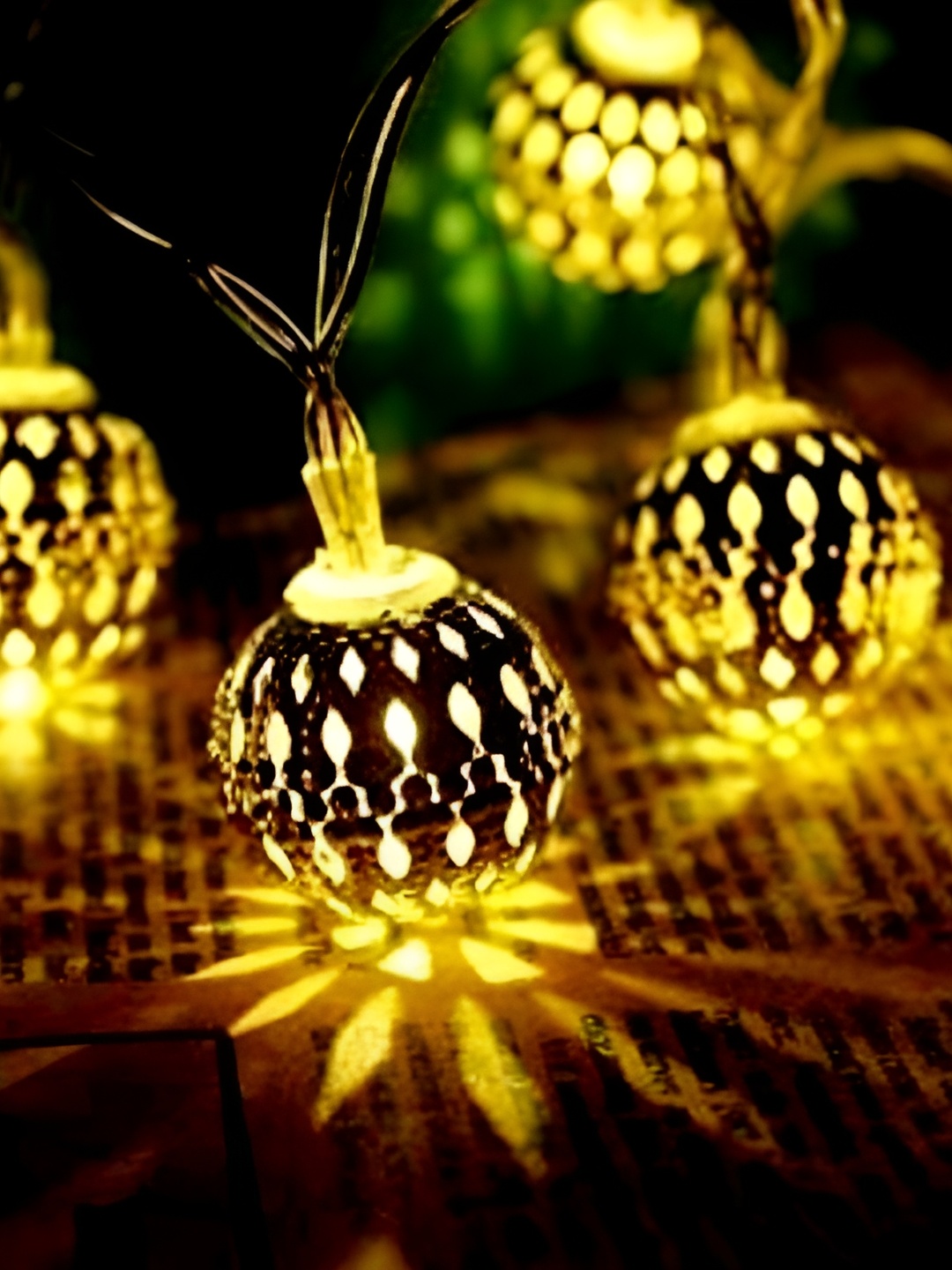 

SPARK WORLD Yellow Ball Shape String Lights