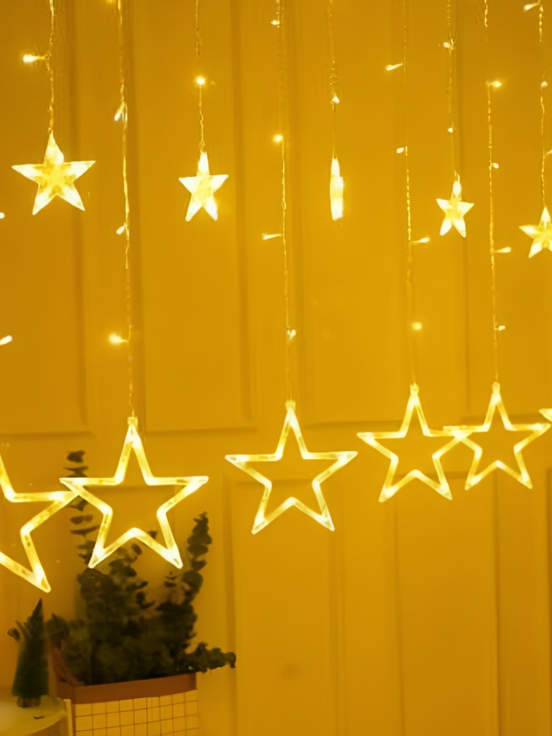 

SPARK WORLD Yellow Star Shaped String Lights