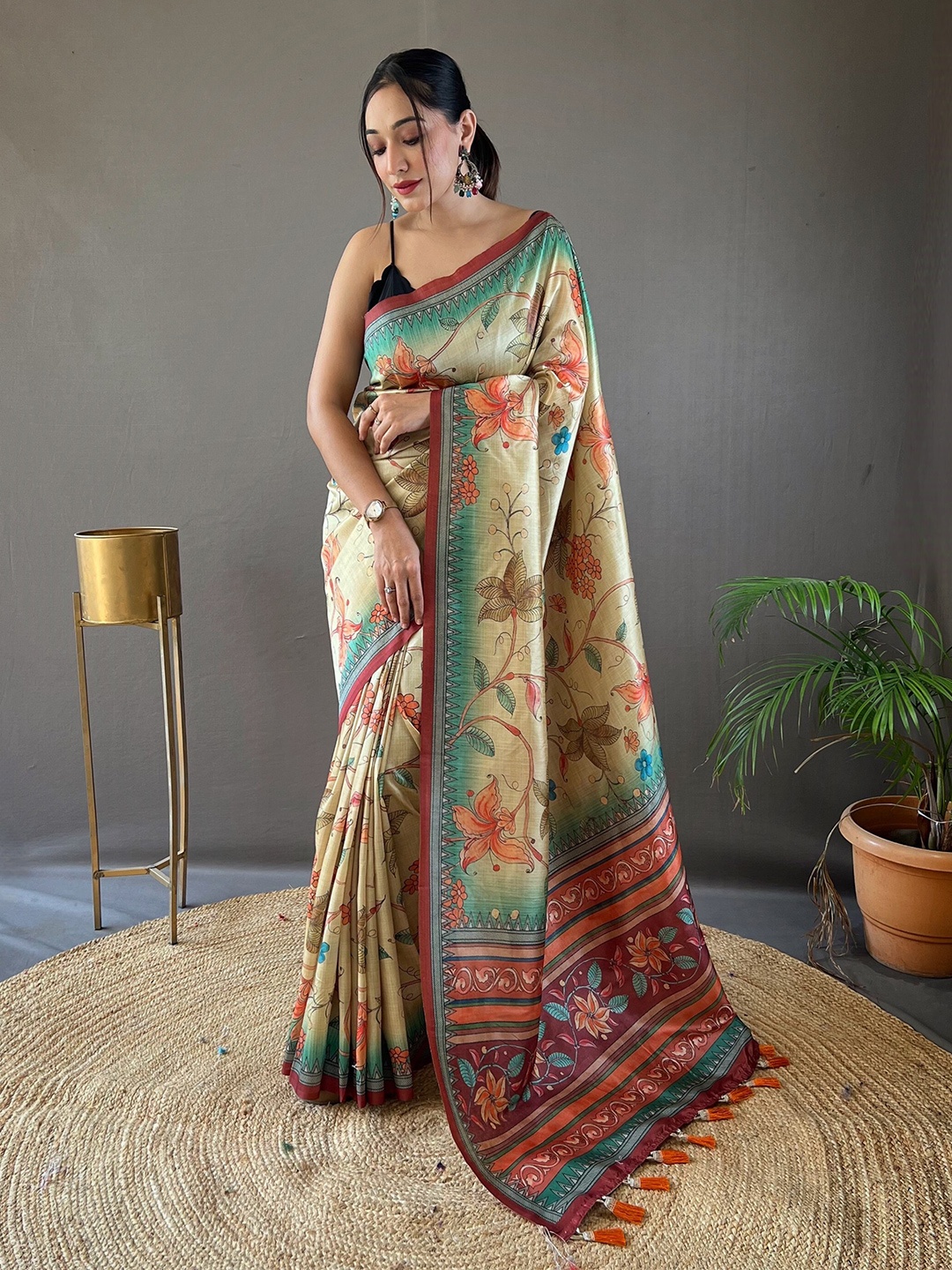 

Chandbaali Kalamkari Tussar Saree, Beige