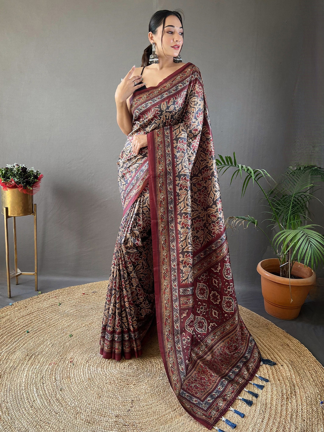 

Chandbaali Kalamkari Tussar Saree With Blouse Piece, Black