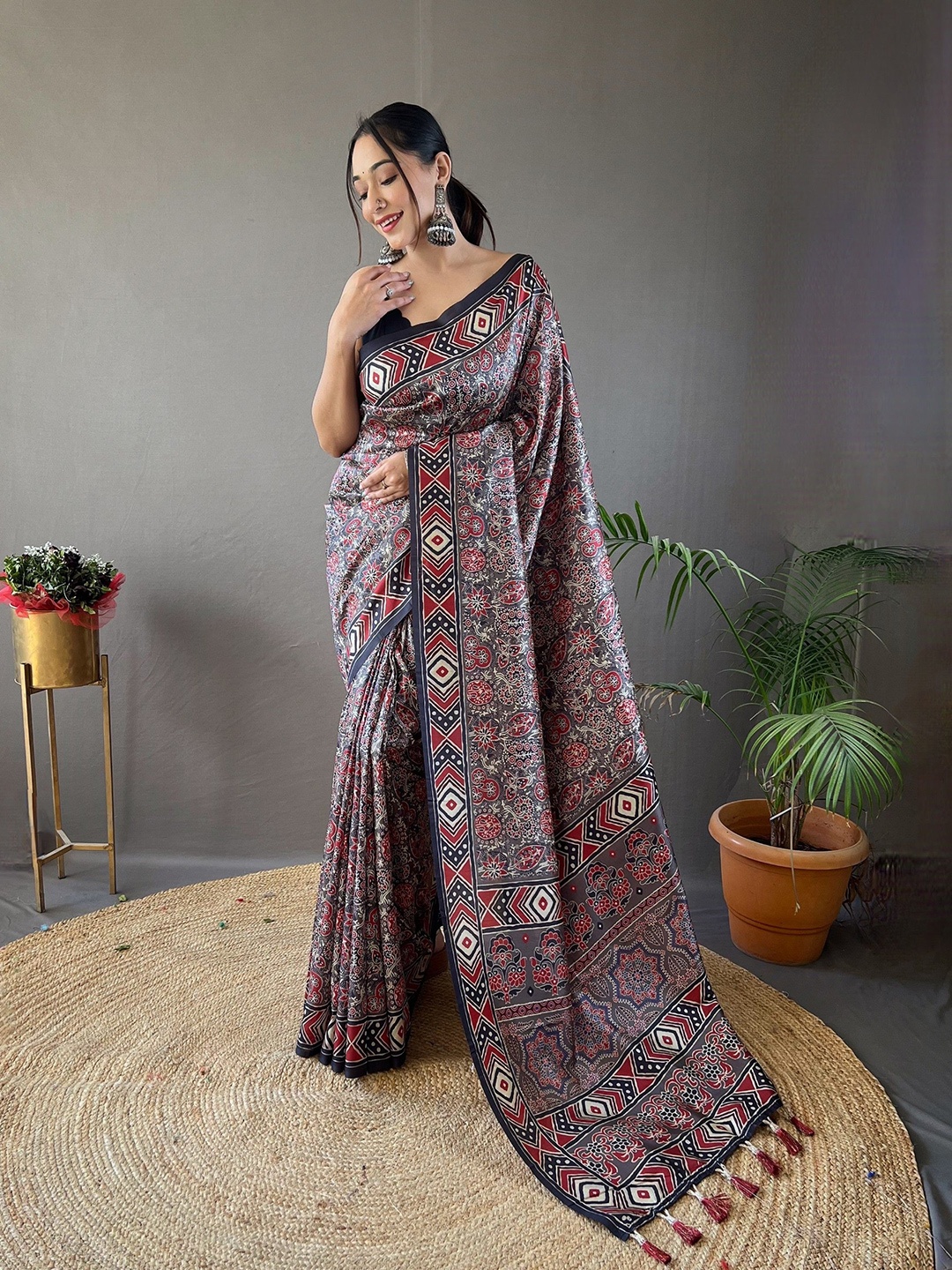 

Chandbaali Kalamkari Tussar Saree, Grey